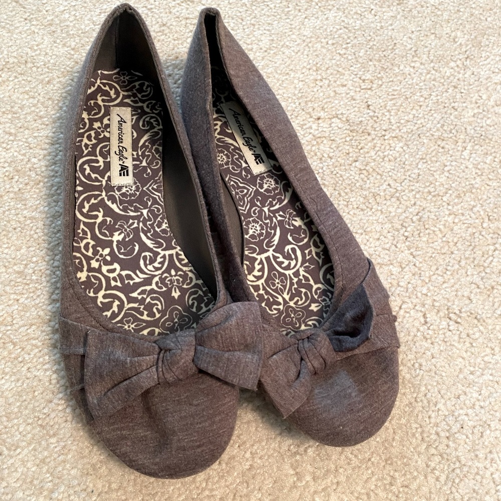 Gray flats with bow - Picture 1 of 3